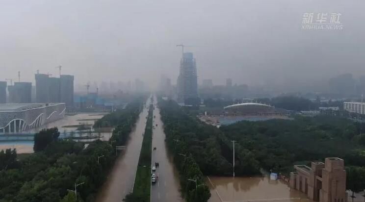 豫飛在行動丨日夜奮戰(zhàn)卸物資，齊心協(xié)力抗災(zāi)情